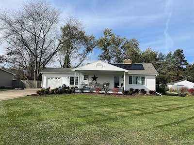 5196 Cortland Dr Grand Blanc Twp, MI 48507