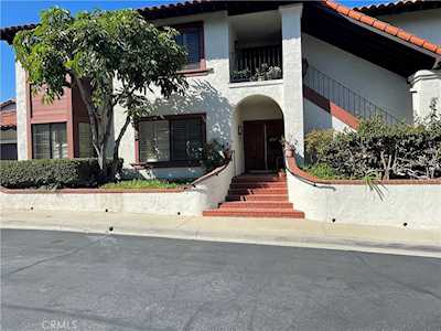 6215 Riviera Circle Long Beach, CA 90815