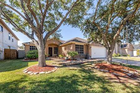 3807 Saxon Hollow Ct Friendswood, TX 77546