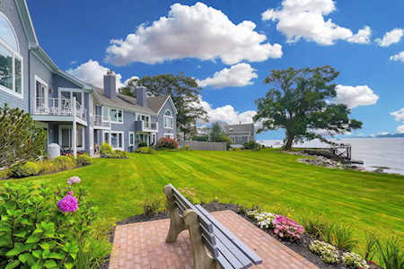 52 Mcfarland Point Dr Boothbay Harbor, ME 04538