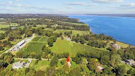 259 Black Point Ln Portsmouth, RI 02871