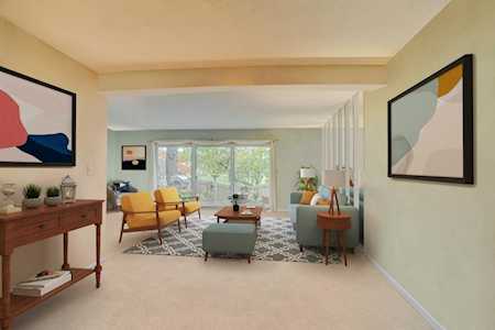 125 Mcknight Road N #L Saint Paul, MN 55119