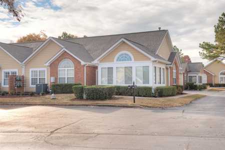 7453 Appling Oaks Dr Cordova, TN 38016