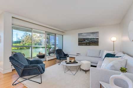 2246 Bellevue Avenue #101 West Vancouver, BC V7V 1C6