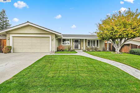 7441 Flagstone Dr Pleasanton, CA 94588