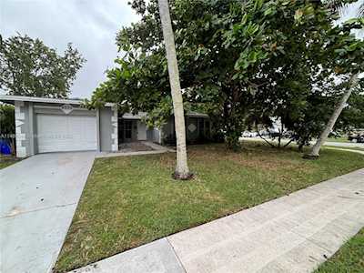 6570 SW 7th Ct North Lauderdale, FL 33068