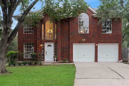8104 Red Rock CV Austin, TX 78749