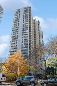 1360 N Sandburg Terrace #1804 Chicago, IL 60610