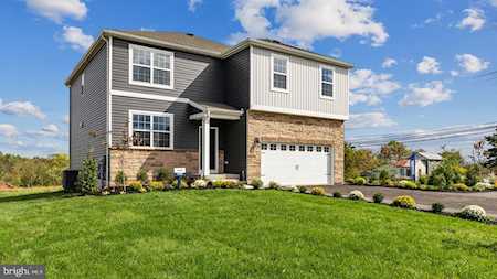 40 Eloise Dr Gilbertsville, PA 19525