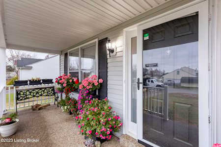 8507 Confederate Place Dr Pewee Valley, KY 40056
