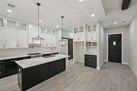 225 Crestview Dr West Columbia, TX 77486