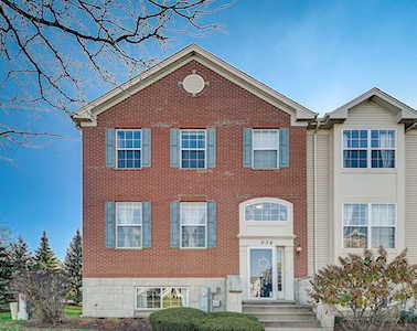 834 Lewisburg Ln Aurora, IL 60504