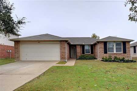 1404 Erin Drive Burleson, TX 76028