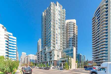 1025 5 Ave SW #2204 Calgary, AB T2P 1N4