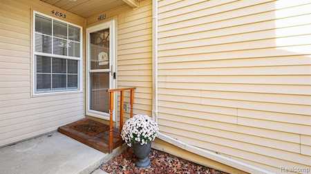 4893 Oak Hill Dr Waterford, MI 48329