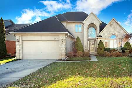 16714 Country Club Dr Macomb, MI 48042