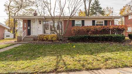 325 S Ely Dr Northville, MI 48167