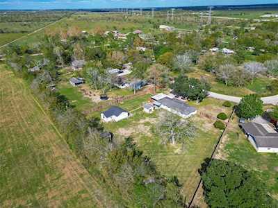 1716 County Road 804 Angleton, TX 77515