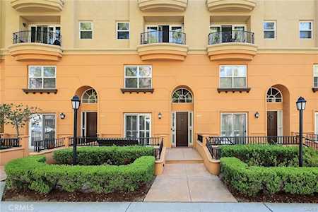282 N Madison Ave Pasadena, CA 91101