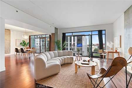 1111 S Grand Ave #715 Los Angeles, CA 90015