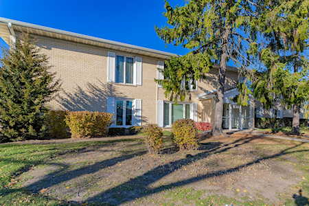 1830 W Surrey Park Ln #1B Arlington Heights, IL 60005