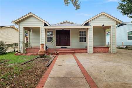 906 N Barnett Avenue Dallas, TX 75211