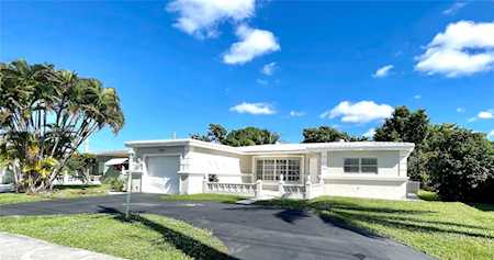 4400 NW 41st Ter Lauderdale Lakes, FL 33319