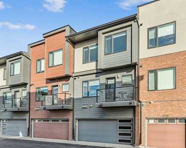 614 Greenbriar Common NW Calgary, AB T3B 6J2