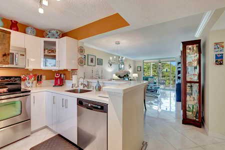 6795 Huntington Lane #306 Delray Beach, FL 33446