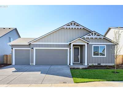 829 Farmington DR Junction City, OR 97448