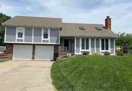 2639 SW Krista Ct Blue Springs, MO 64015