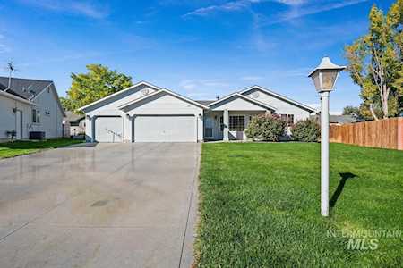 526 Morning Sun Ct. Nampa, ID 83686
