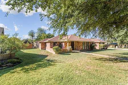6774 Keswick Drive Dallas, TX 75232