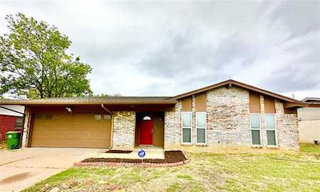 5829 Haney Drive Watauga, TX 76148