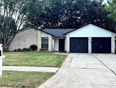 438 Buoy Rd Webster, TX 77598