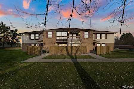 19313 Surrey Ln Northville Twp, MI 48167