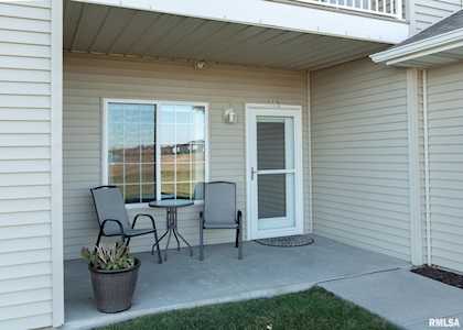 320 E Franklin St Eldridge, IA 52748