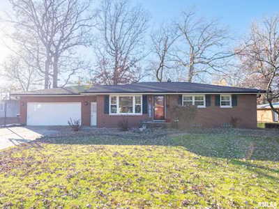 105 S Rustic Rd East Peoria, IL 61611