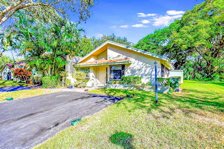 3725 S Arelia Drive Delray Beach, FL 33445