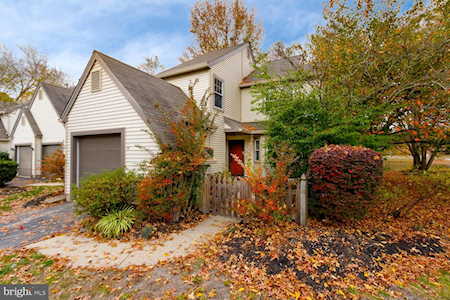 25 Woodlake Dr Marlton, NJ 08053