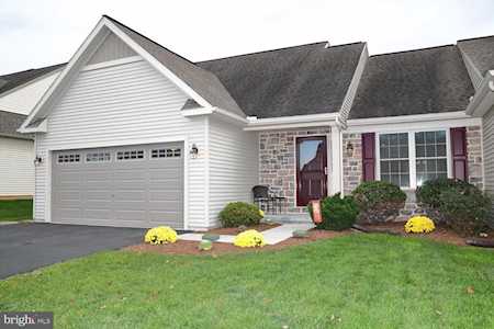 5264 Oak Leaf Dr Mount Joy, PA 17552