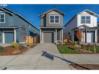 1648 S Mike DR Newberg, OR 97132