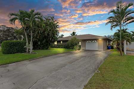 6463 SE Lockerby Place Hobe Sound, FL 33455