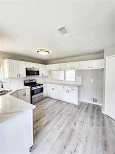707 Regency Ct Friendswood, TX 77546
