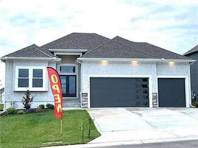 17332 Bradshaw St Overland Park, KS 66221