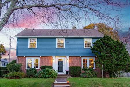 84 Dartmouth Ave Warwick, RI 02888
