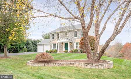 9837 Faust Dr Vienna, VA 22182