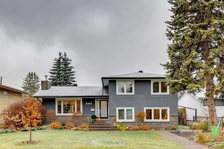 6427 Larkspur Way SW Calgary, AB T3E5P9