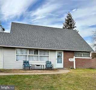 31 Verdant Rd Levittown, PA 19057