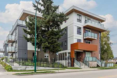 4933 Clarendon Street #206 Vancouver, BC V5R 3J3